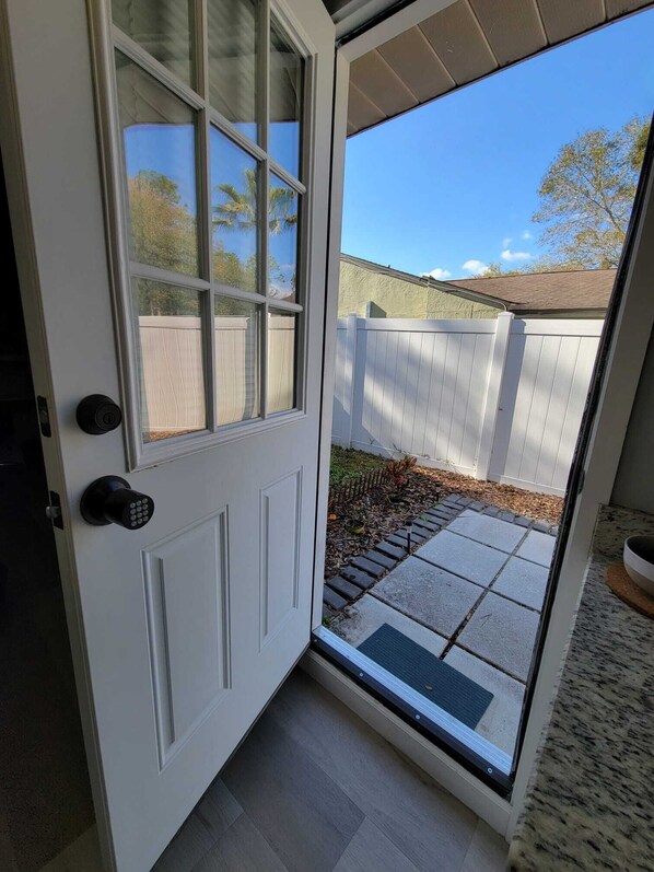 Interior - Cozy Getaway Studio Close to Airport and Beaches in Carrollwood Tampa (Tampa)