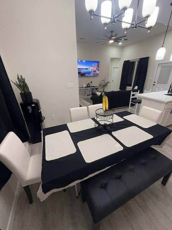 ⭐️Modern 3br Retreat : Pergola, Waterfall Showers & Backyard Oasis -Pet Friendly - La Paloma, TX