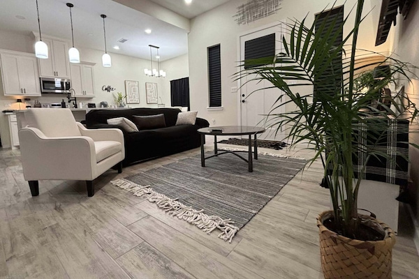 TV connectée, jeux vidéo, table de tennis de table, écrans d'ordinateur