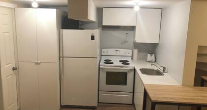 Cute appartement close to green subway line in quiet neighborhood.