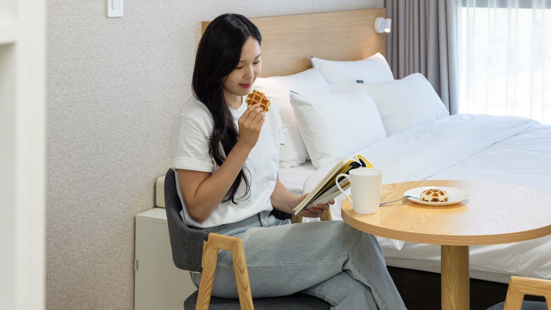 Premium bedding, soundproofing, free WiFi, bed sheets