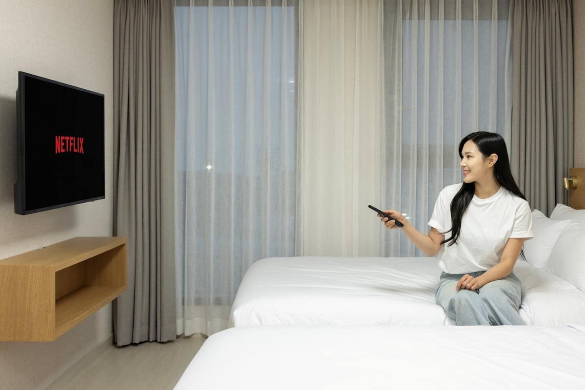 Premium bedding, soundproofing, WiFi (free), bed sheets