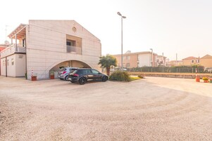 Parcheggio non assistito gratuito