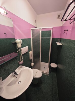 Double or Twin Room | Bathroom