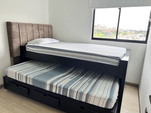 Iron/ironing board, WiFi, bed sheets