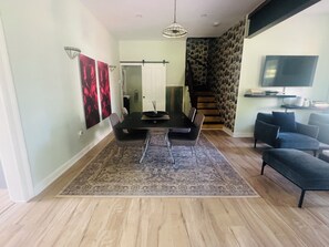 Interior - Thoughtfully restored Victorian-Walk to Main st and Train (Beacon)