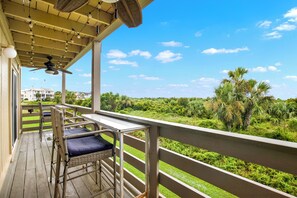 Terrace/patio - Enjoy Happy Hour on Tybee, Ocean View & Pool Access (Tybee Island)