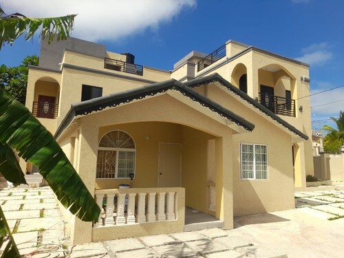 FIVESIXTY charming 1-bedroom apartment in beautiful St.Bran's Burg with AC