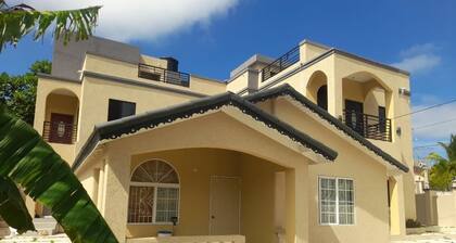 FIVESIXTY charming 1-bedroom apartment in beautiful St.Bran's Burg with AC