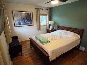 4 bedrooms, iron/ironing board, free WiFi, bed sheets