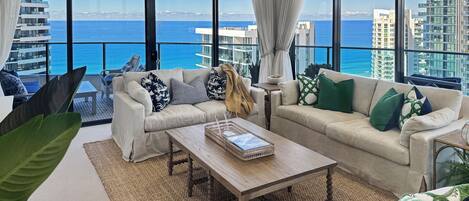 Smart TV, books, stereo