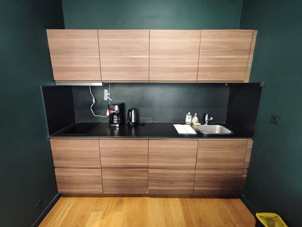 Fridge, microwave, stovetop, coffee/tea maker