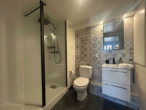 Hair dryer, towels