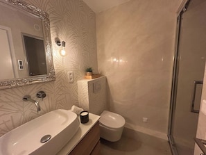 Hair dryer, towels