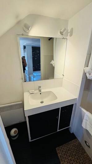 Hair dryer, towels