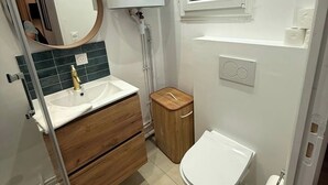 Bathroom - BnBNook - Bright 1BR by Champ de Mars (Paris)