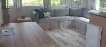 Lapwing Lodge, Howdales