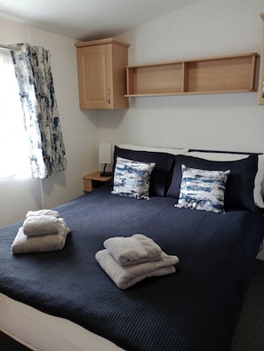 3 quartos, ferros/tábuas de passar roupa, Wi-Fi, roupa de cama