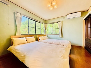 4 bedrooms, WiFi, bed sheets