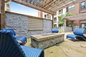 Terrace/patio - HonkyTonk Oasis, Poolside  & Custom Wood Accents + Discounts! (Nashville)