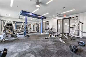 Fitness facility - HonkyTonk Oasis, Poolside  & Custom Wood Accents + Discounts! (Nashville)