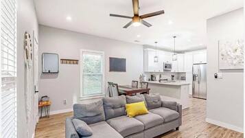 Téléviseur connecté, jeux vidéo, livres