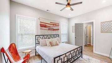 4 chambres, bureau, fer et planche à repasser, accès au Wi-Fi (inclus)