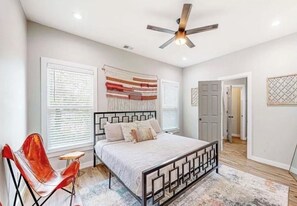 4 habitaciones, escritorio, tabla de planchar con plancha y wifi gratis