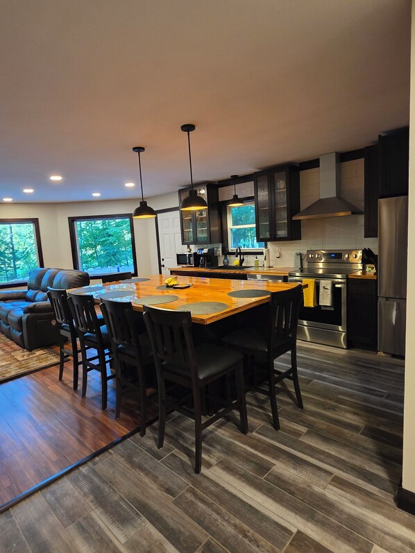 Fridge, microwave, oven, stovetop - Waterfront home on Chippewa River
Newly constructed. Sleeps 4, accom. up to 6 (Loretta)