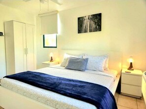 3 makuuhuonetta, silitysrauta/-lauta, ilmainen Wi-Fi, vuodevaatteet