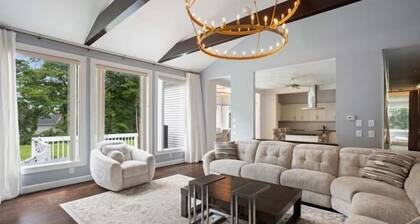 Spacious 7-bedroom house in delightful Norwalk with AC