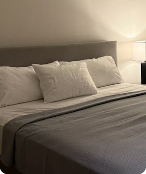 7 habitaciones, escritorio, tabla de planchar con plancha y wifi gratis