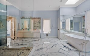 Shower, jetted bath, hair dryer, bidet