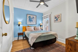 1 slaapkamer, een strijkplank/strijkijzer, gratis wifi, beddengoed