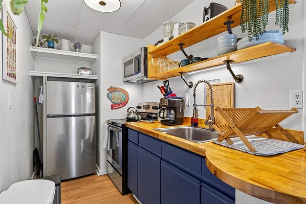 Four à micro-ondes, un four, surface de cuisson