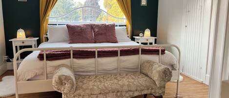 1 slaapkamer, een strijkplank/strijkijzer, reisbedje, gratis wifi