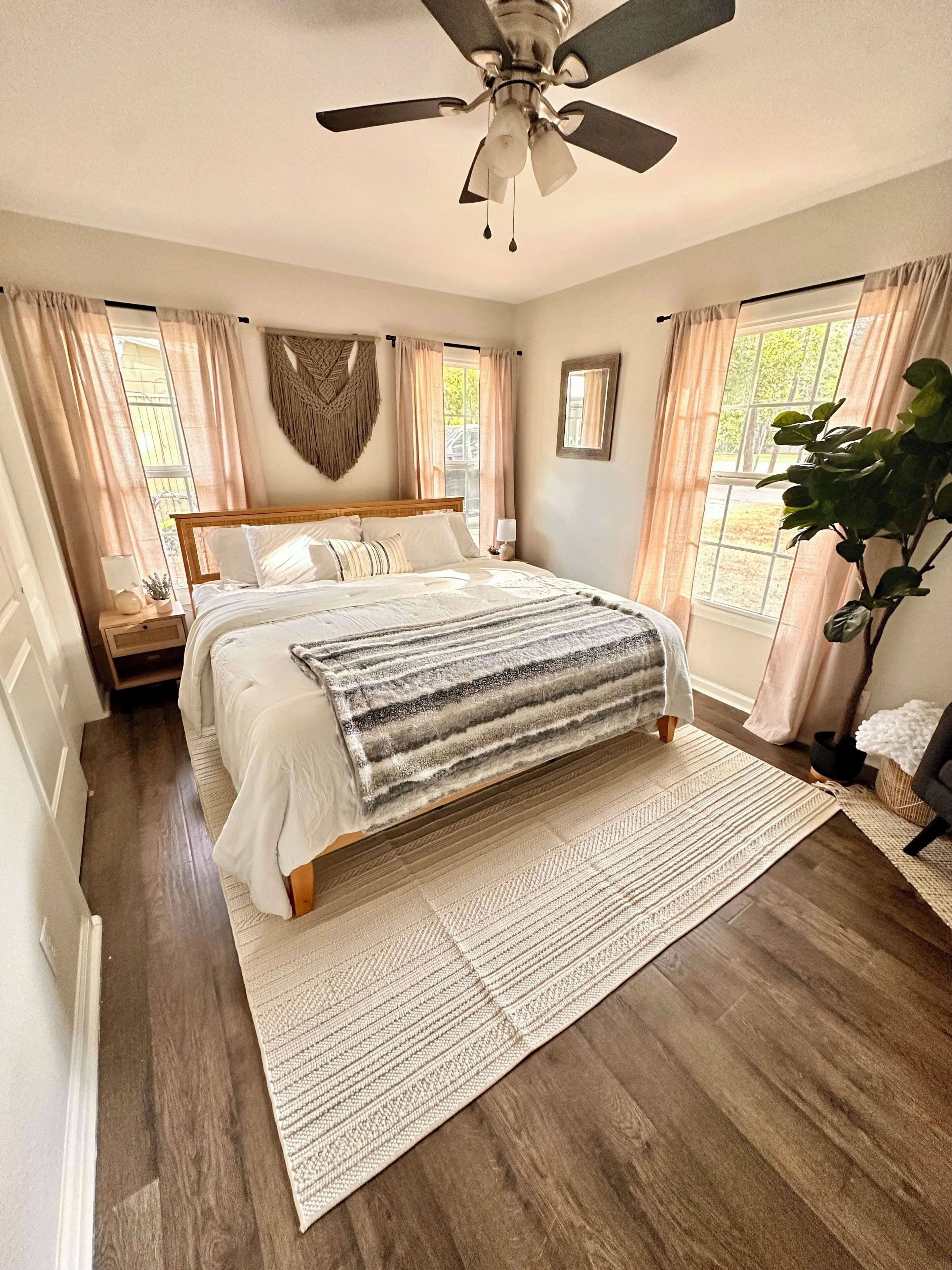 4 bedrooms, desk, iron/ironing board, free WiFi