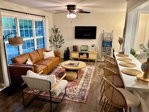 Smart-TV, videospill, fotballspill og bordtennis