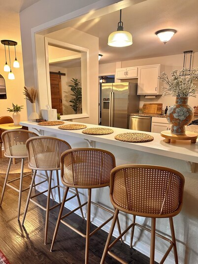 Stay in the heart of San Marcos! Walking distance to the river!