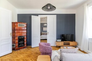 TV, stereo - Blueground | Josefstadt, view, nr Rathaus (Vienna)