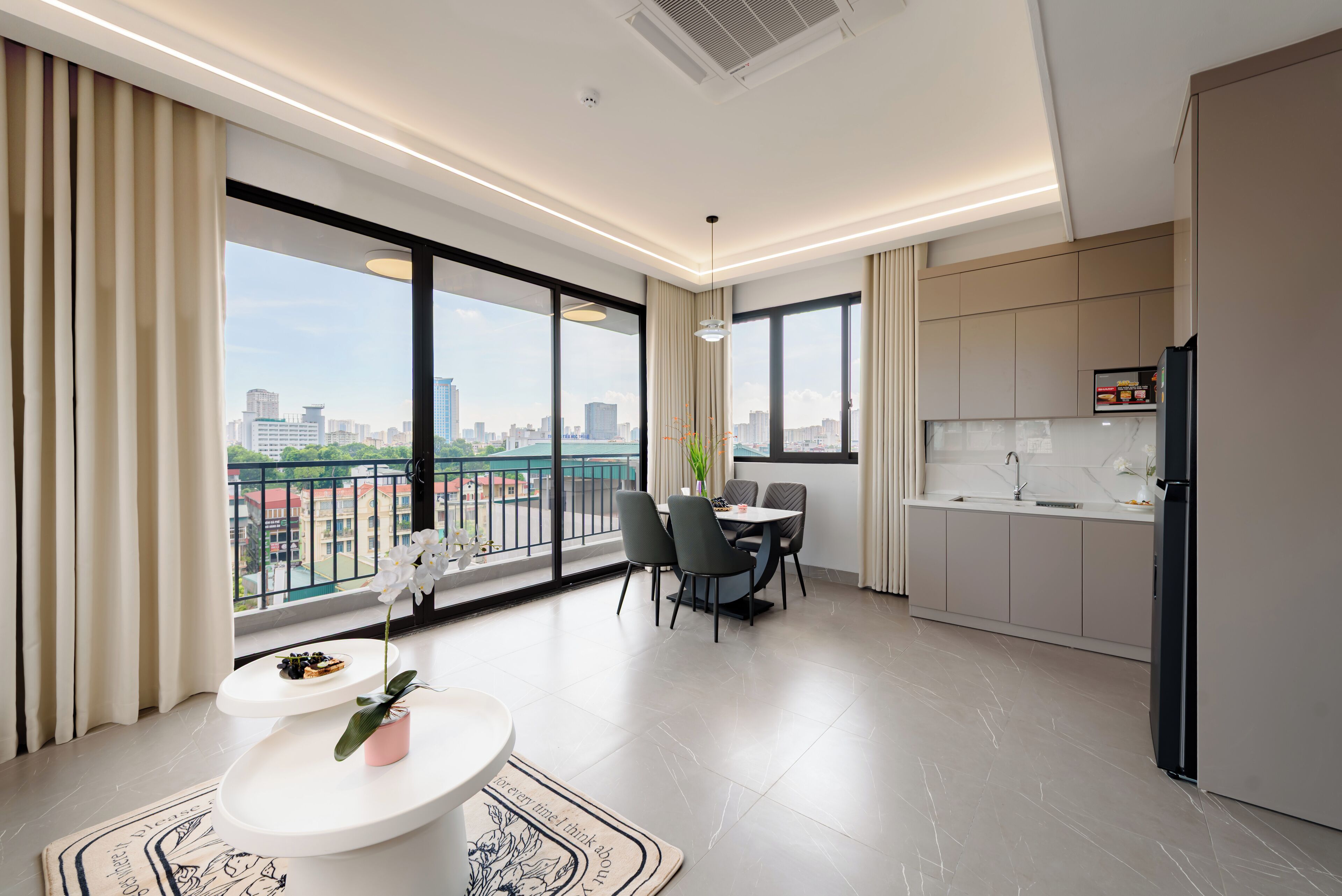 Apartamento panorâmico | Área de estar | TV