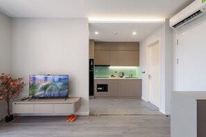 精緻開放式客房 | 書桌、筆電工作空間、遮光布/窗簾、熨斗/熨衣板