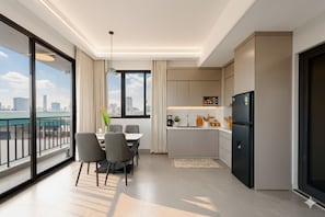 Panoramic-Apartment | Eigene Küche | Großer Kühlschrank, Mikrowelle, Herdplatte