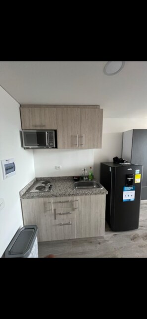 Réfrigérateur, cafetière/bouilloire