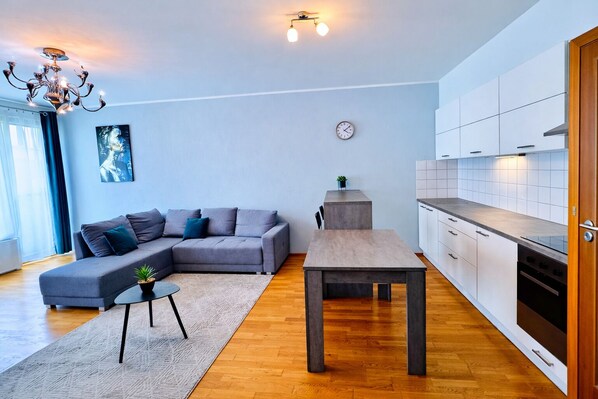 Apartment, Balcony, Courtyard View | Private kitchen
