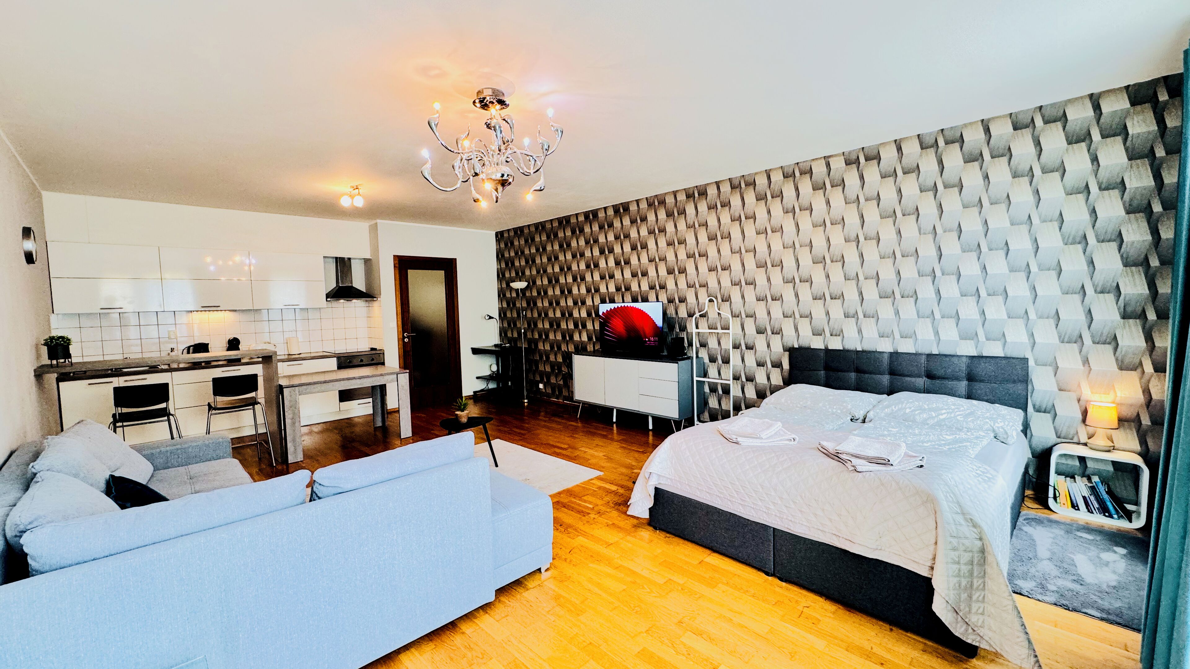 Apartamento, sacada, vista para o pátio | Cortinas blackout, ferros/tábuas de passar roupa, Wi-Fi de cortesia