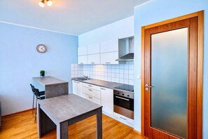 Lägenhet - balkong - utsikt mot innergården | Eget kök | Kaffe- och tebryggare, vattenkokare och brödrost