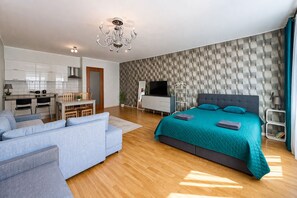 Lägenhet - balkong - utsikt mot innergården | Mörkläggningsgardiner, strykjärn/strykbräda och gratis wi-fi