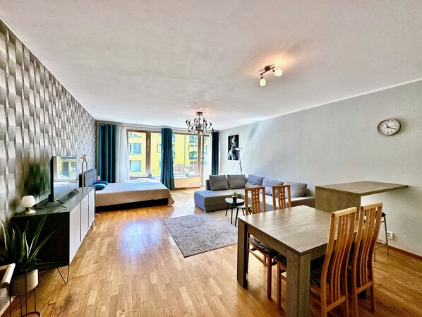 Apartamento, sacada, vista para o pátio | Banheira de hidromassagem particular