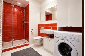Apartment, Balcony, Courtyard View | Bathroom shower